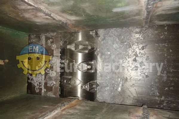 Lindner T1500 one shaft shredder with pusher